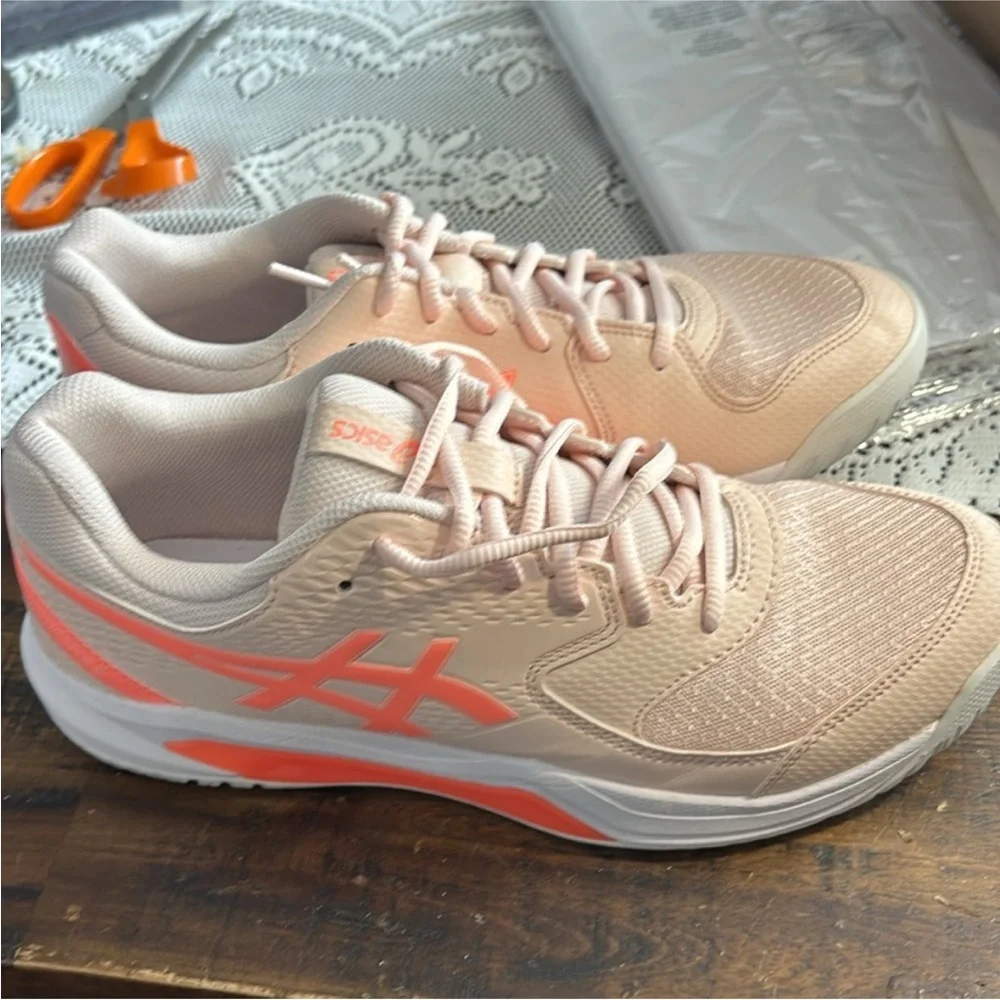 Asics women low