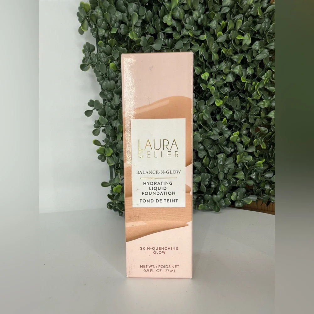 NEW: Laura Geller Balance-N-Glow Hydrating Liquid Foundation in LIGHT