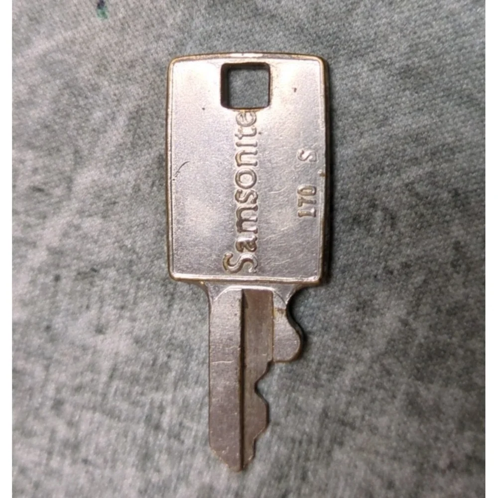 Samsonite key luggage