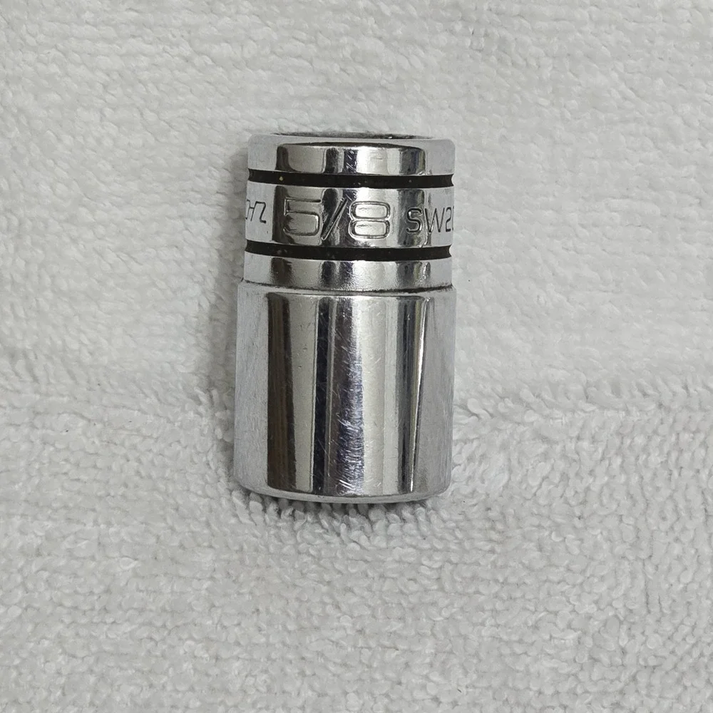 Snap-on shipping light socket