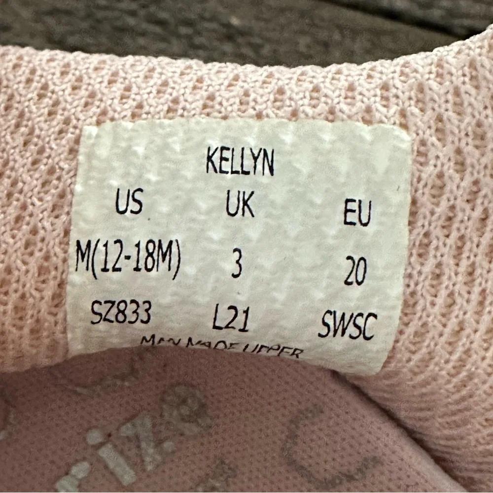 Stride Rite Surprize  Medium 12-18‎ months White T Strap First Walker Baby Shoes