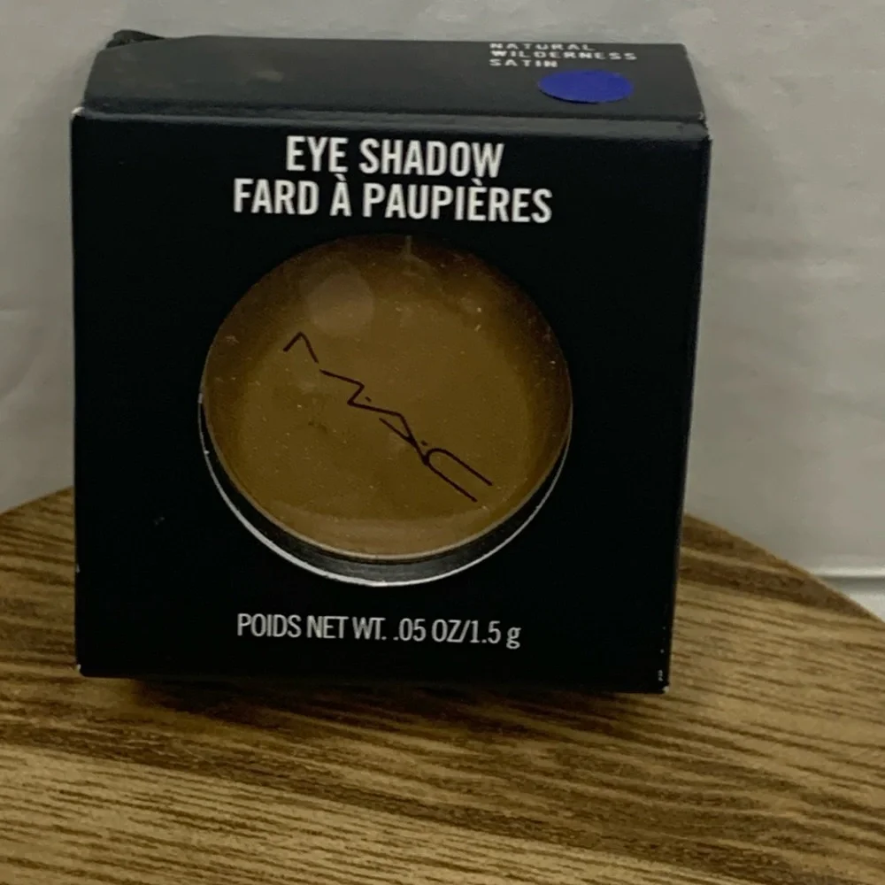 MAC Cosmetics natural shadow
