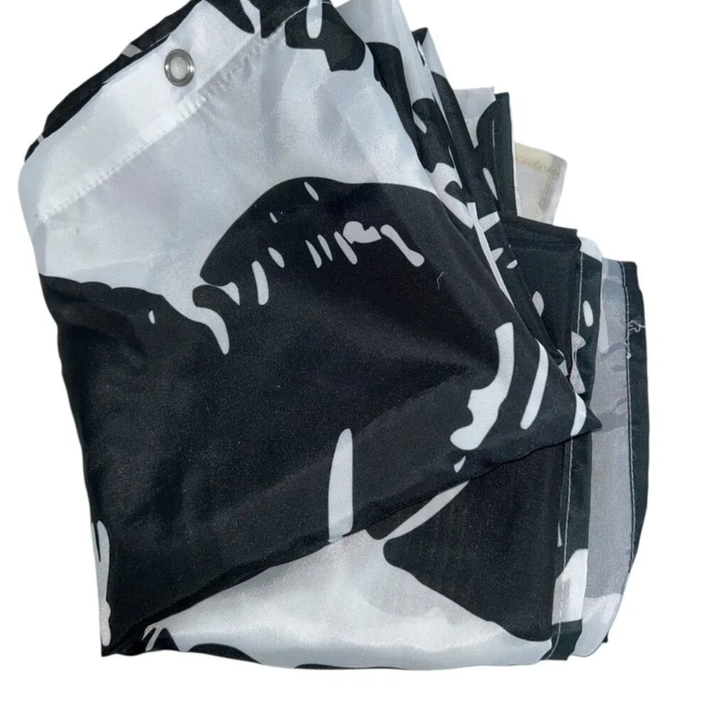 Lips Shower curtain black lips