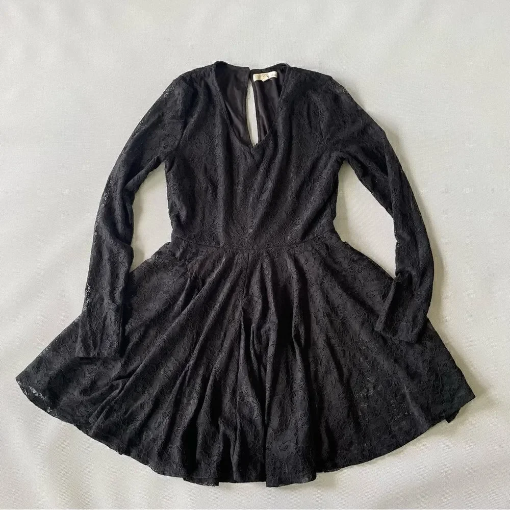 Rewind Floral Lace Black Long Sleeve Dress Women’s Size Medium