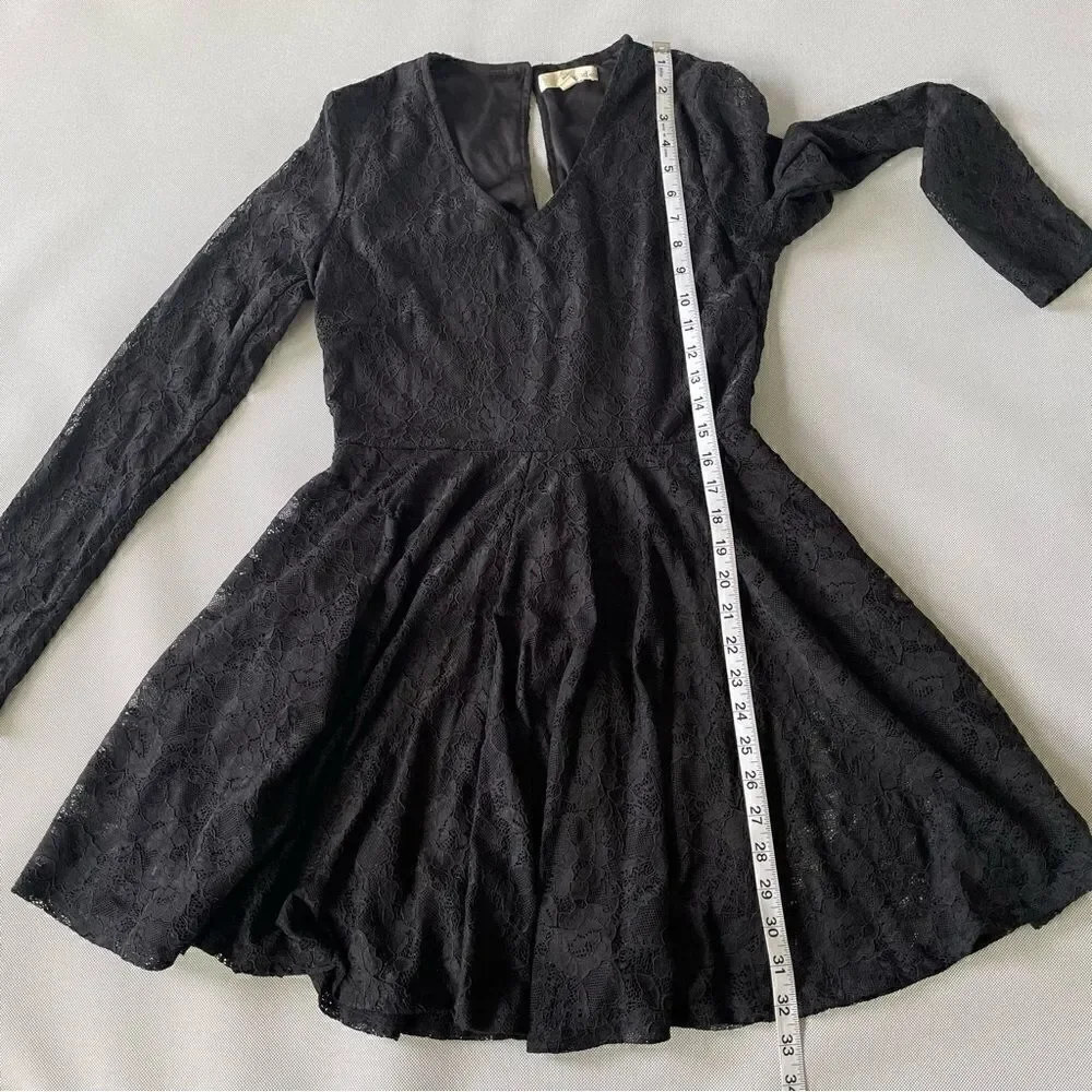 Rewind Floral Lace Black Long Sleeve Dress Women’s Size Medium