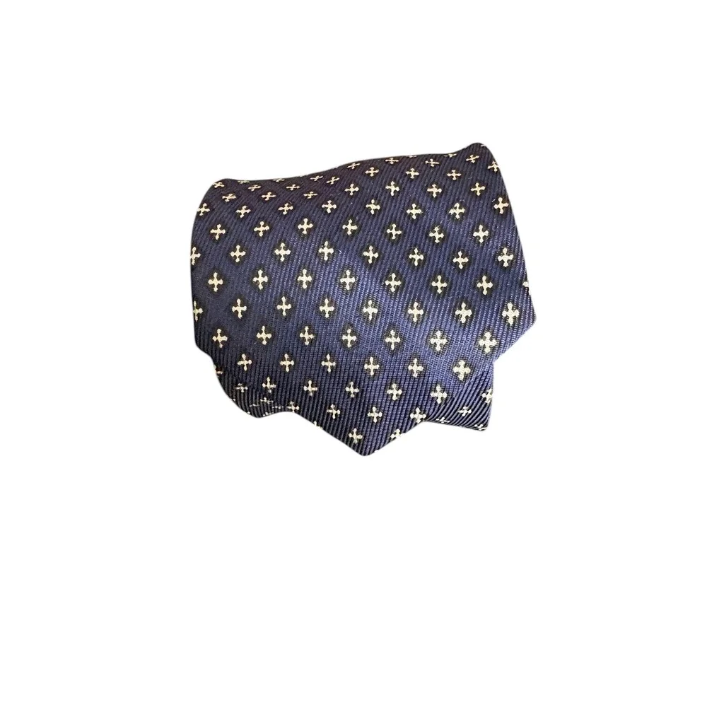 Hillo brand cravat