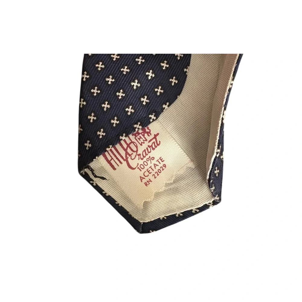 Hillo brand cravat