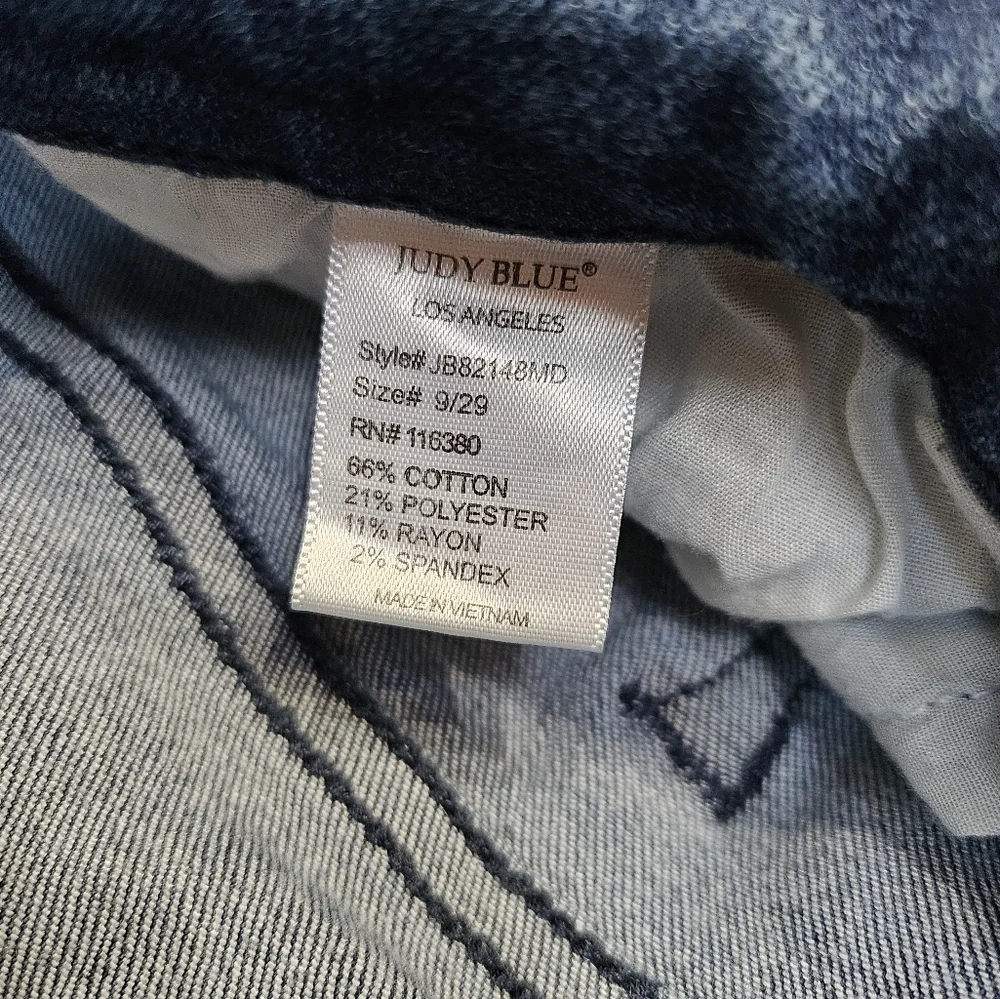 Judy Blue pockets button