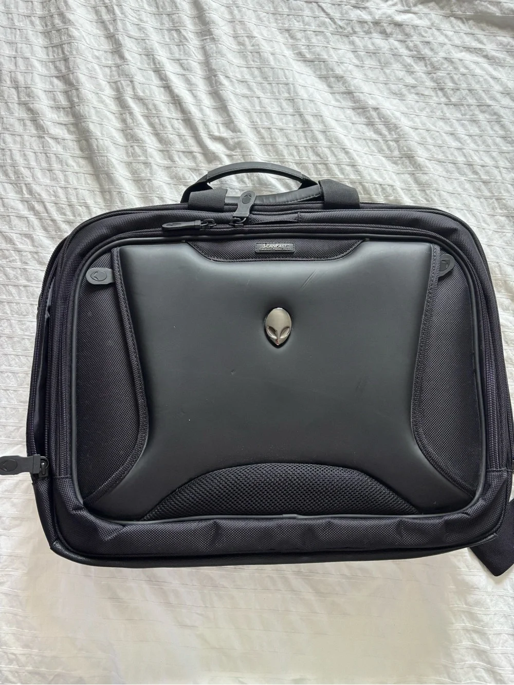 Mobile Edge Orion 2.0 Messenger Bag, Specifically for Laptops 17