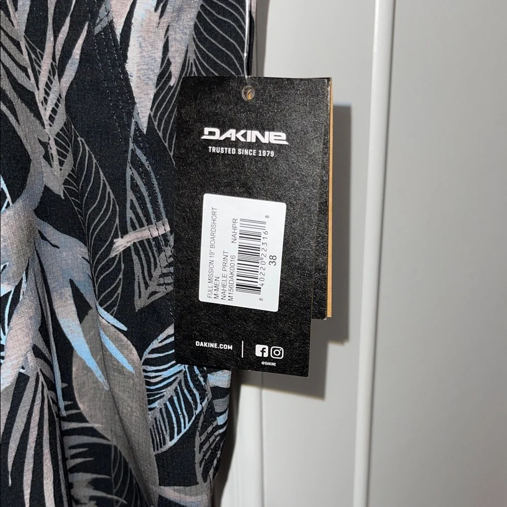 Dakine tropical leaf