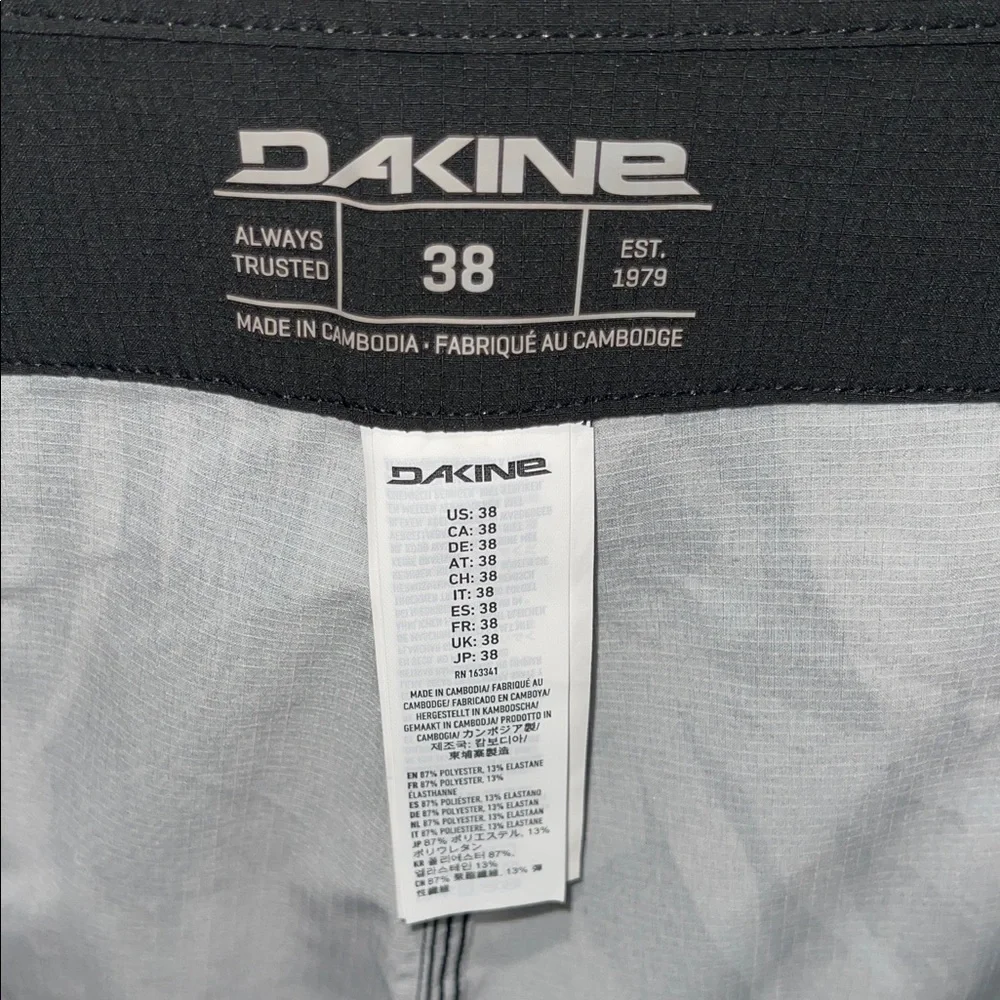 Dakine tropical leaf