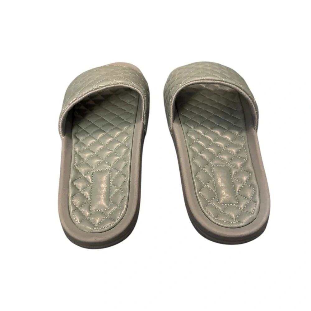APL foot men’s