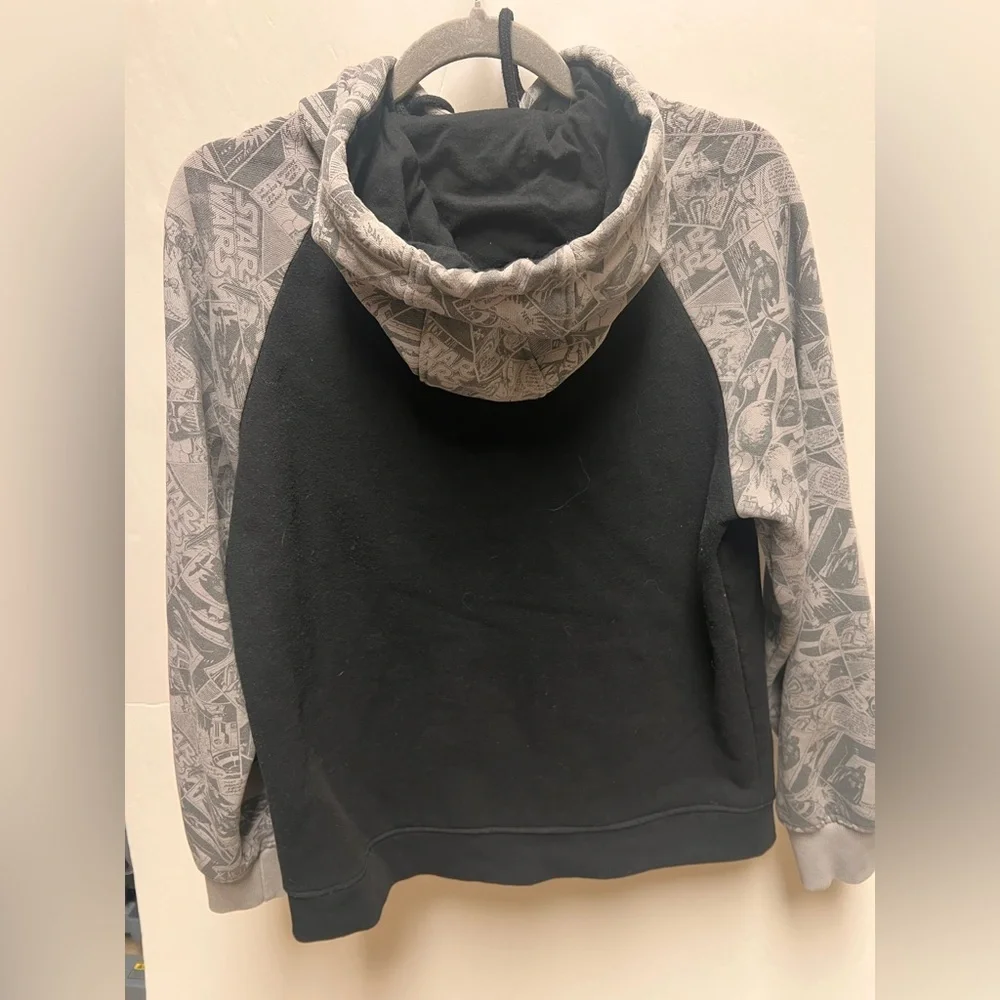 STAR WARS BLACK & GRAY HOODIE SWEATSHIRT WITH A LARGE, TEXTURED “STAR WARS” LOGO