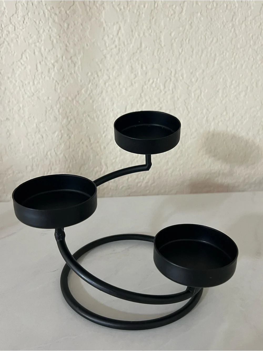 Pier 1 minimalist black