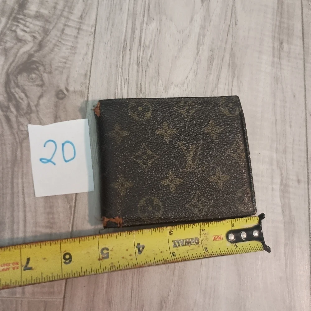 Louis Vuitton button doesn
