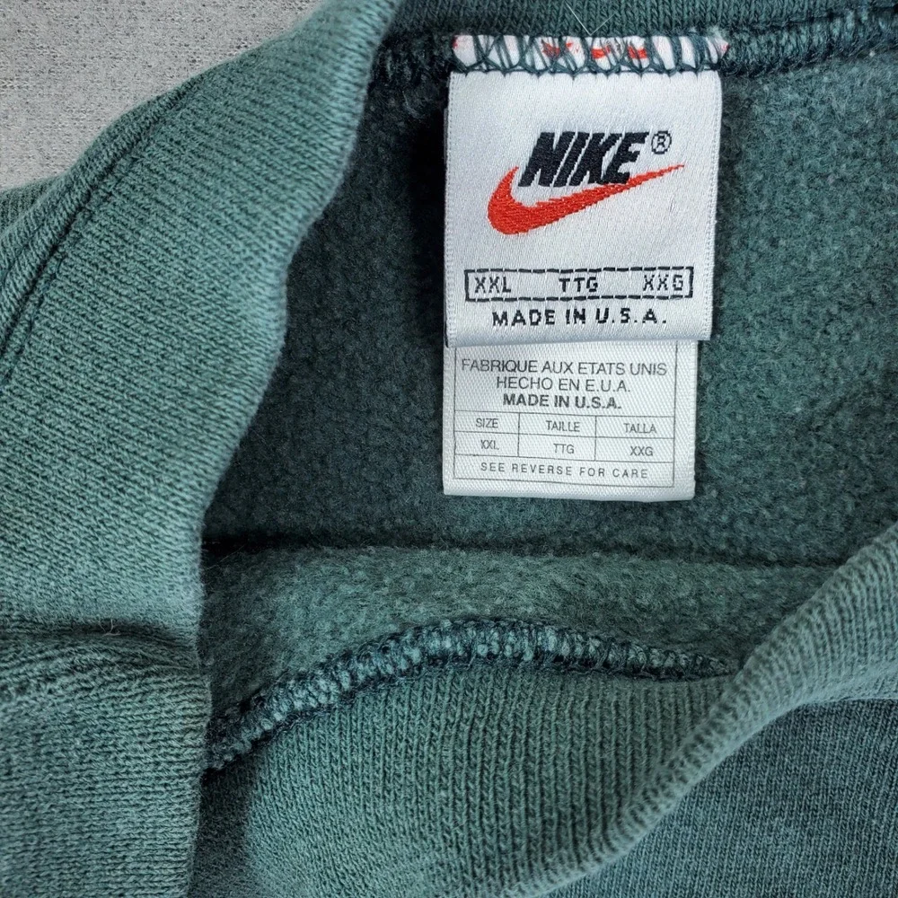 Nike visible staining