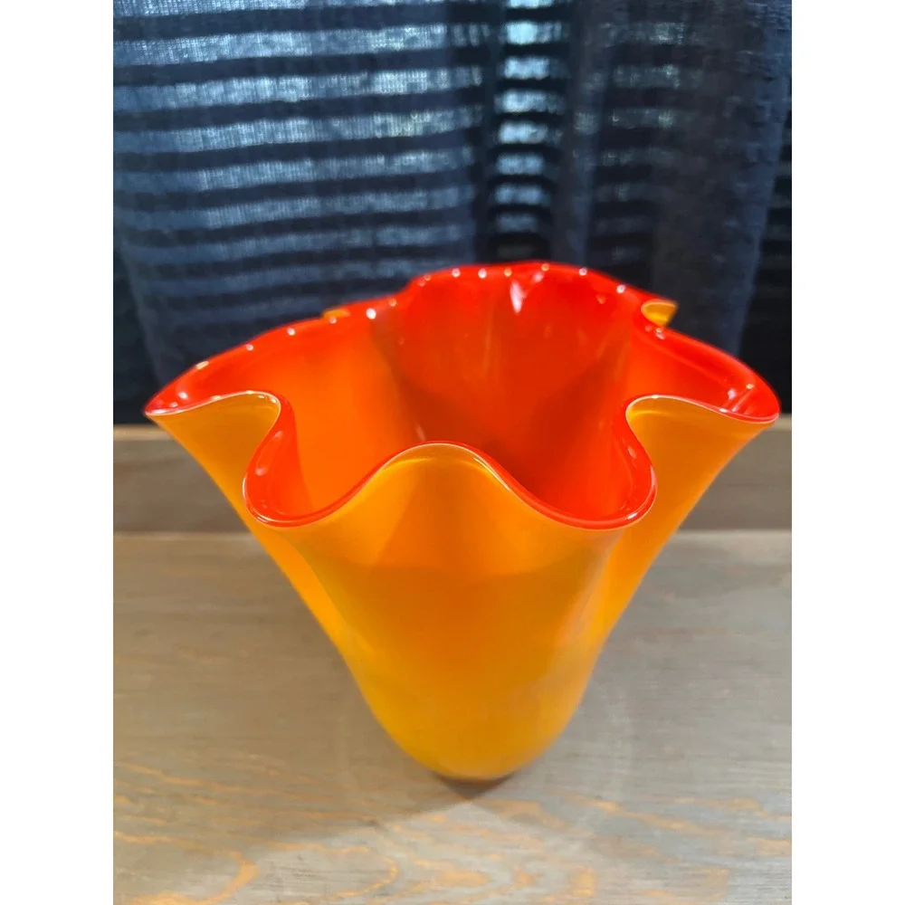 Gorgeous Designs China Art Glass Fluted‎ Ruffled Bowl Orange Yellow