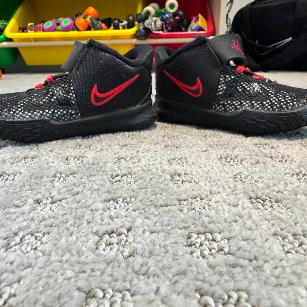 Nike good lightweight velcro