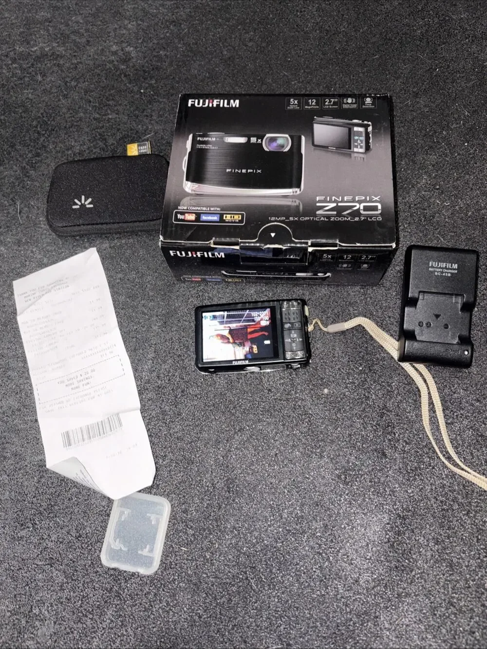 Fujifilm FinePix Z70 12 MP 5x Optical Zoom Digital Cam With Case Charger And Bat