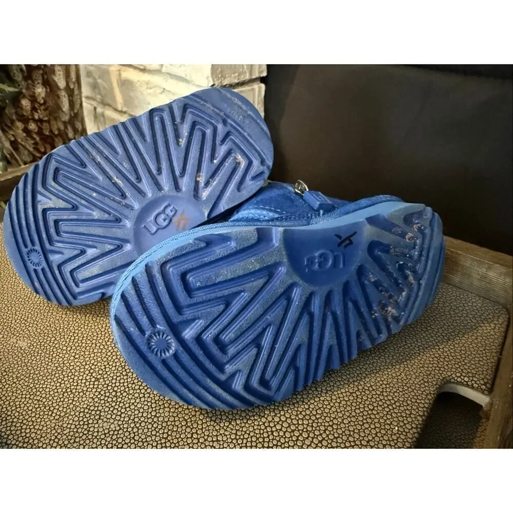 UGG toe $125 amazing