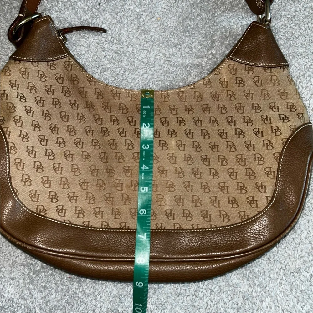 Dooney & Bourke stylish hobo