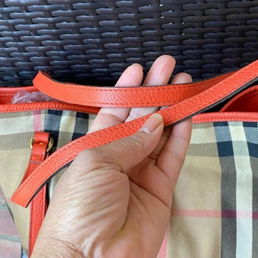 Burberry novacheck tote