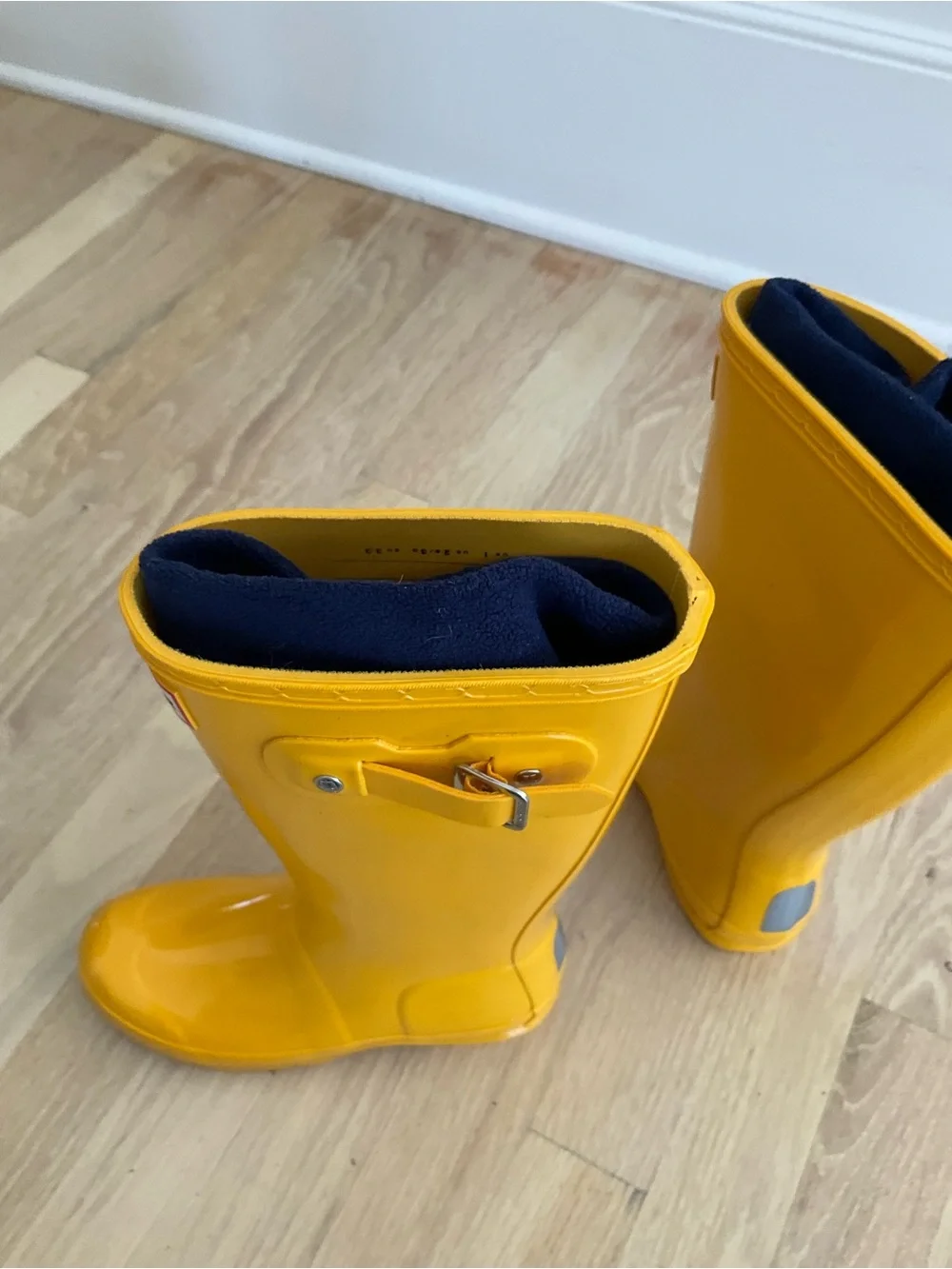 Hunter bright yellow