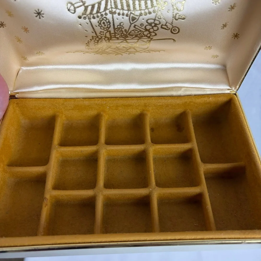 N/A vintage jewelry