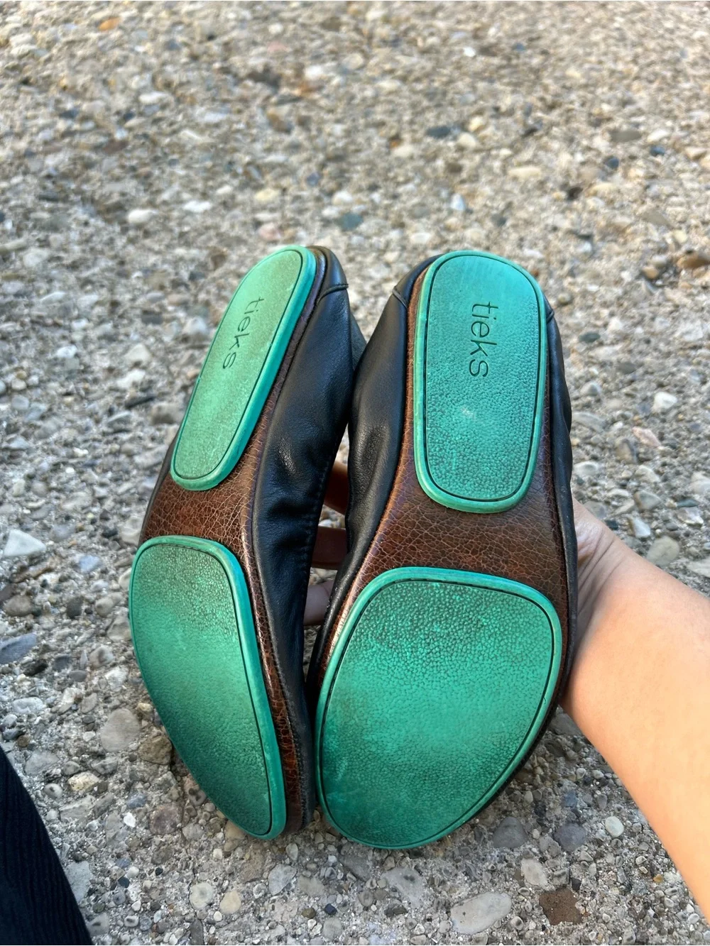 Tieks accent well black