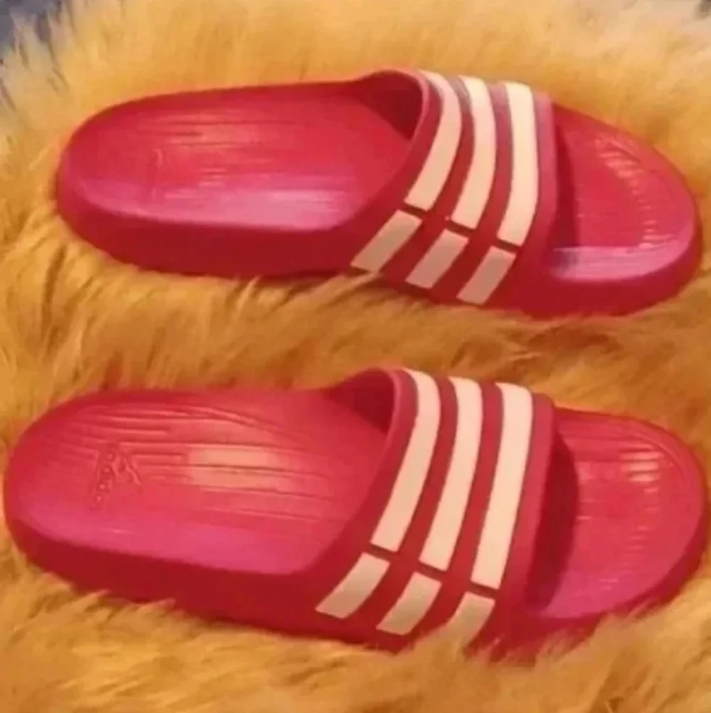 GIRL'S Adidas slides Size 4.5