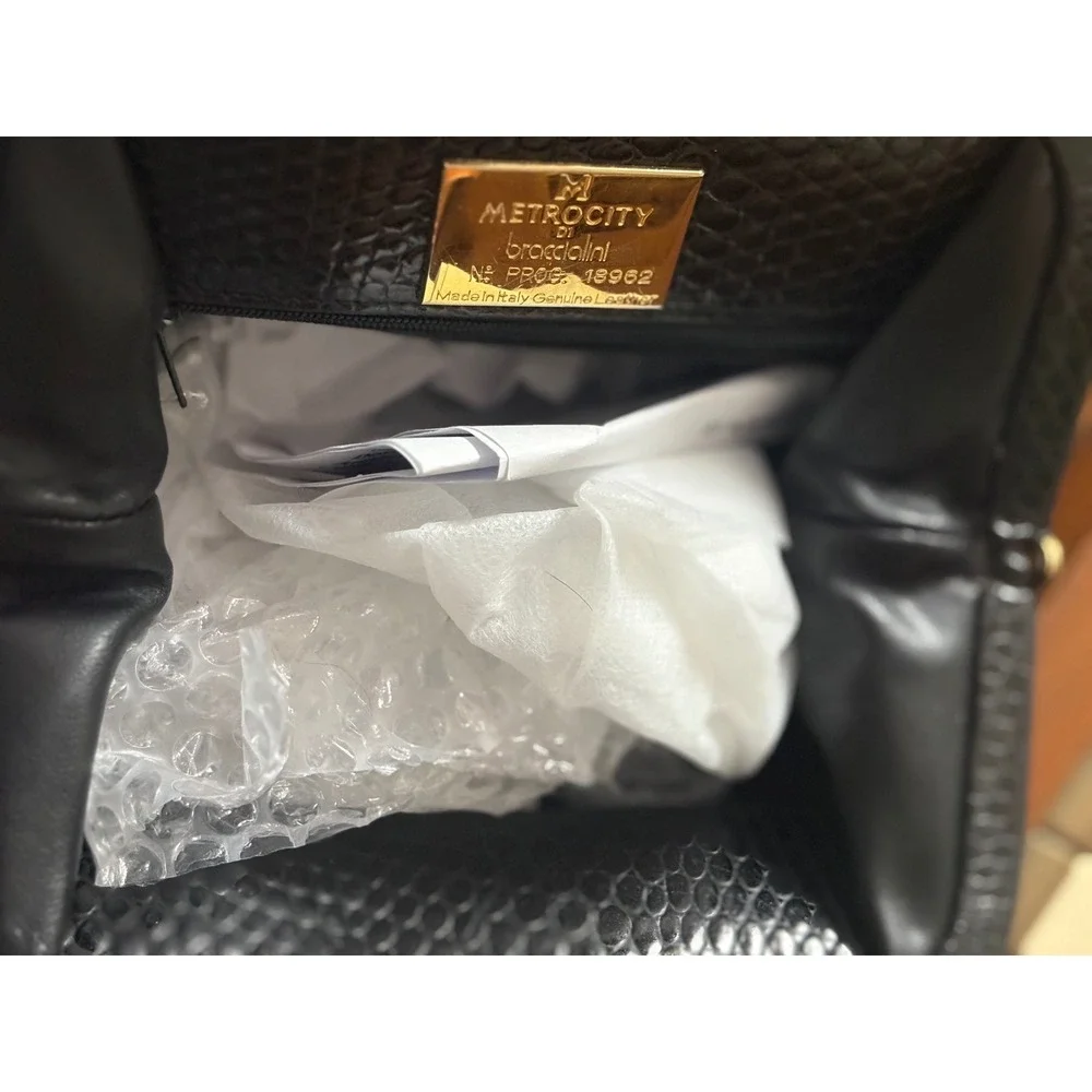 Metrocity di Braccialini Black Nylon Leather Kiss‎ Lock Frame Bag Made in Italy