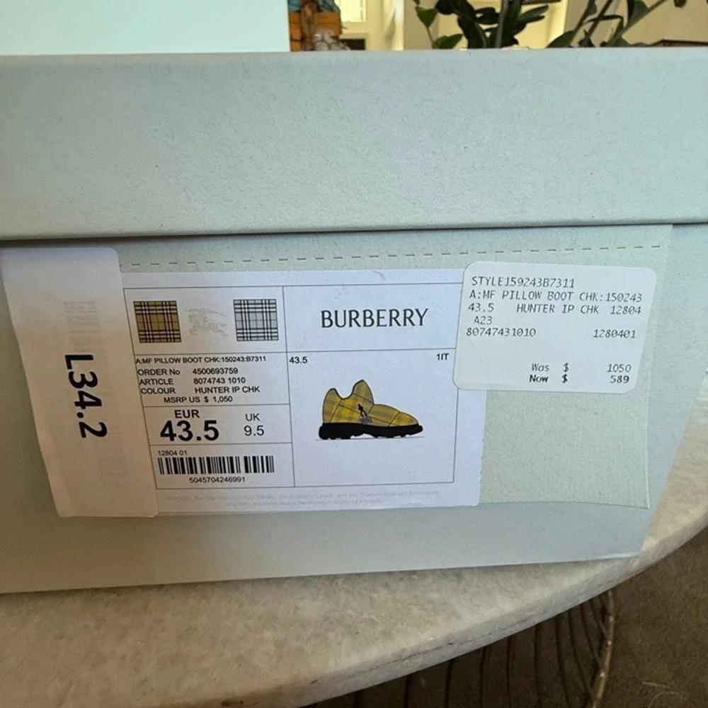Burberry men pillow