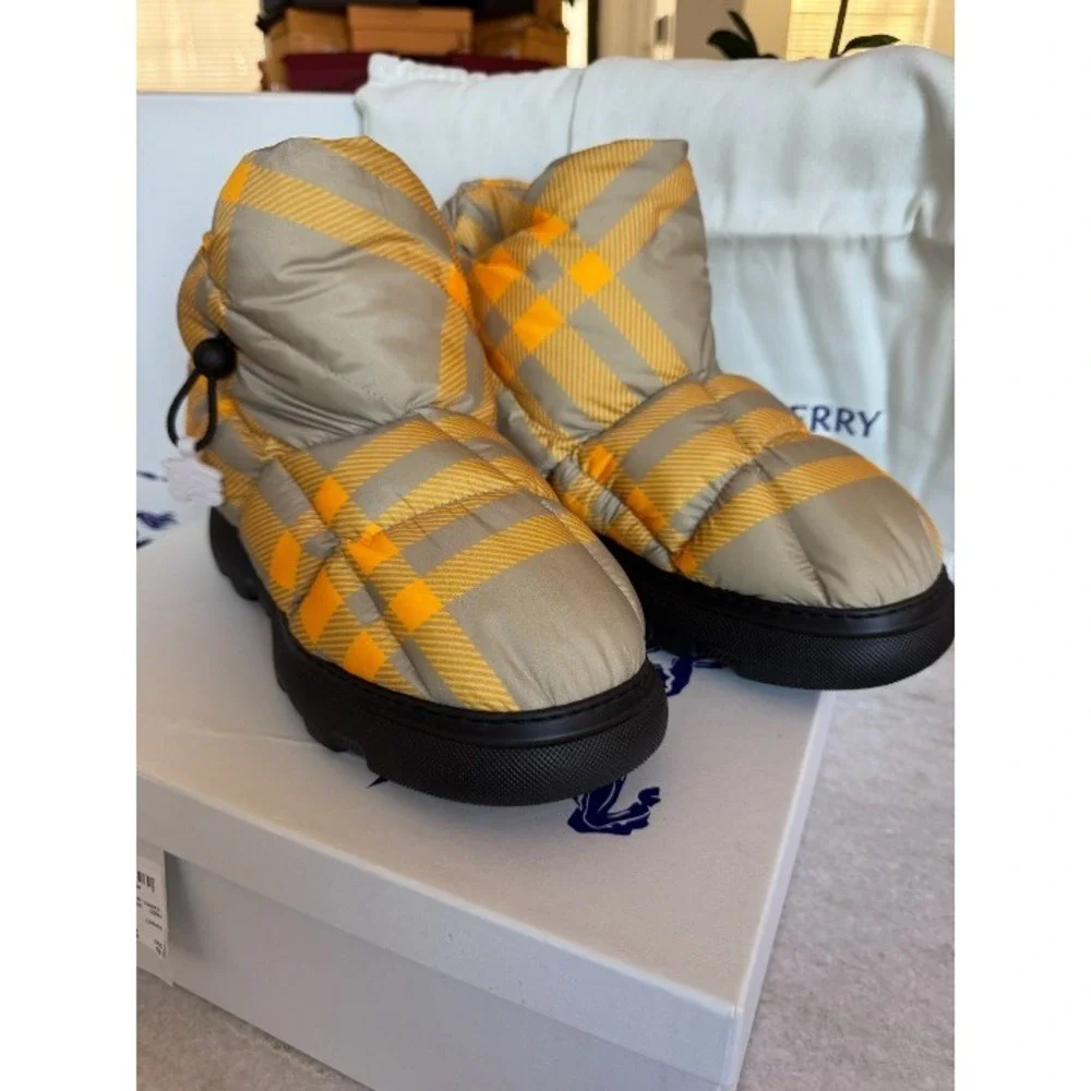 Burberry men pillow