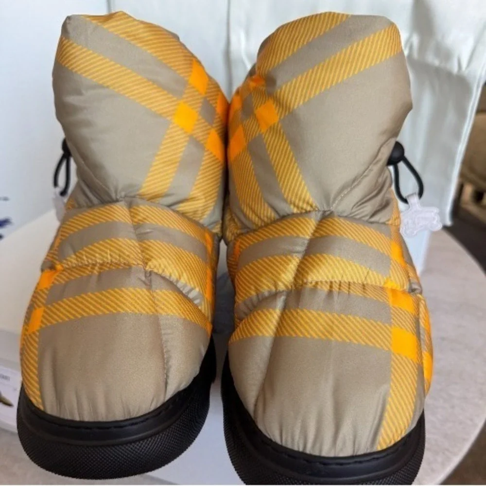 Burberry men pillow