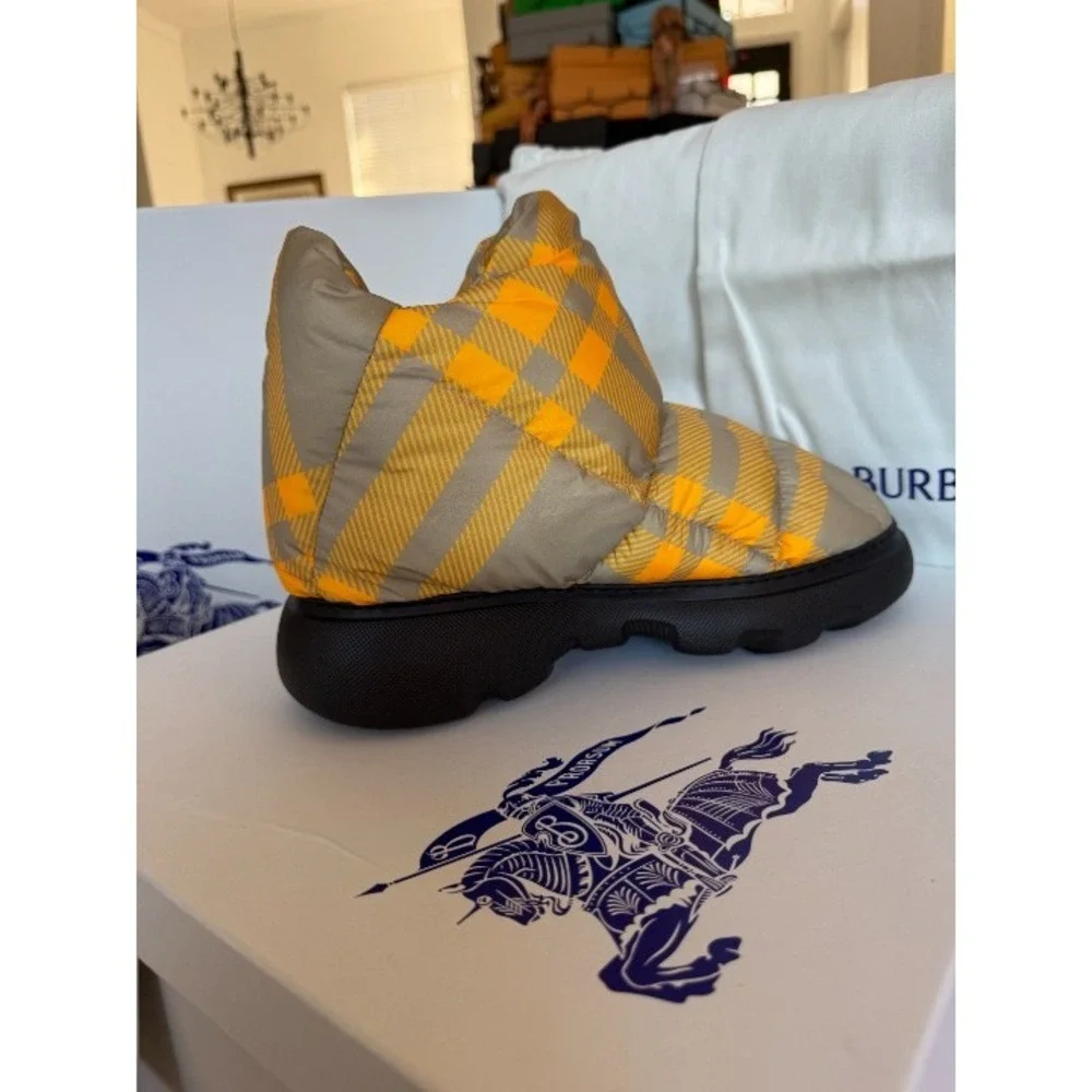 Burberry men pillow