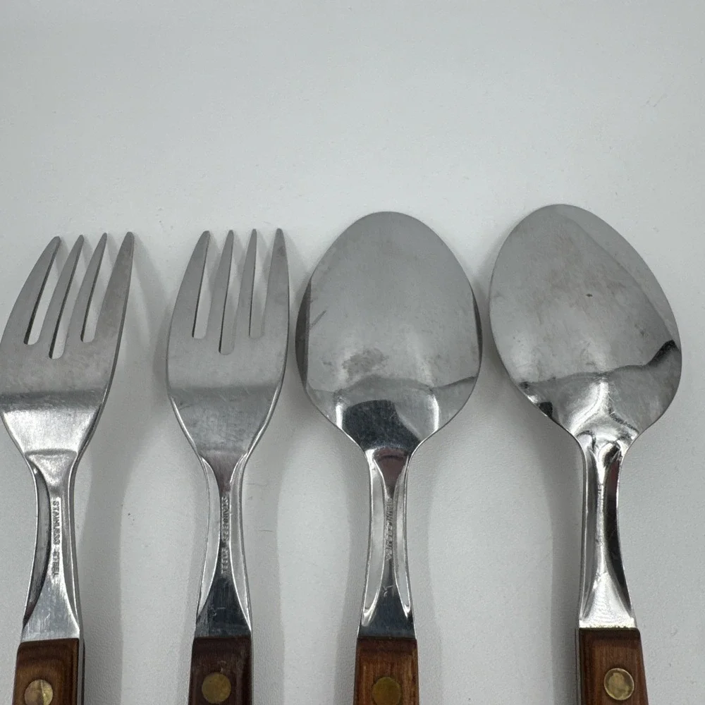 The Unbranded Brand dessert fork