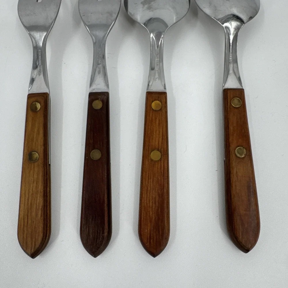 The Unbranded Brand dessert fork
