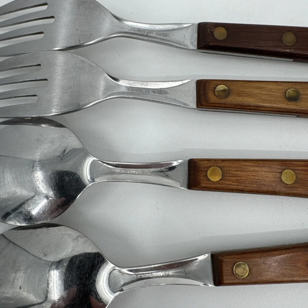The Unbranded Brand dessert fork