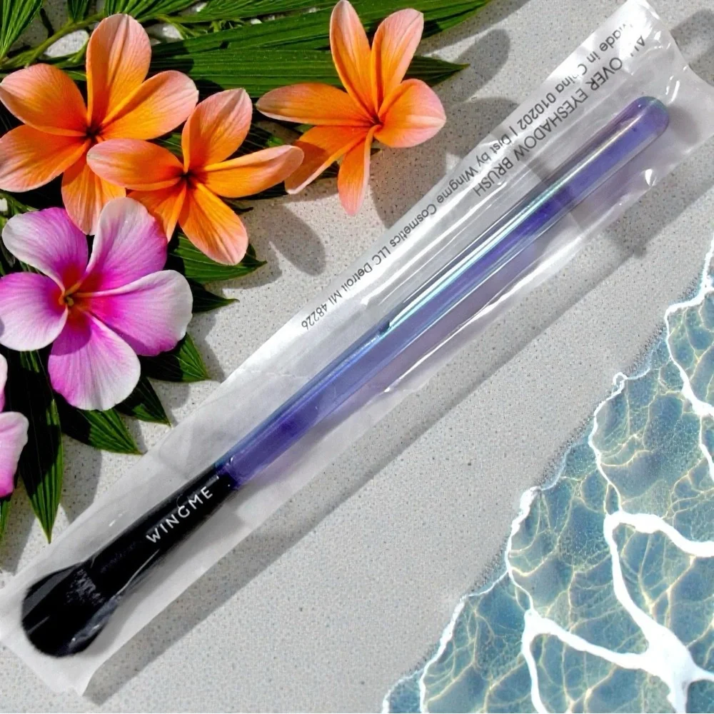 🍒 Wing Me Cosmetics All Over Eyeshadow Brush