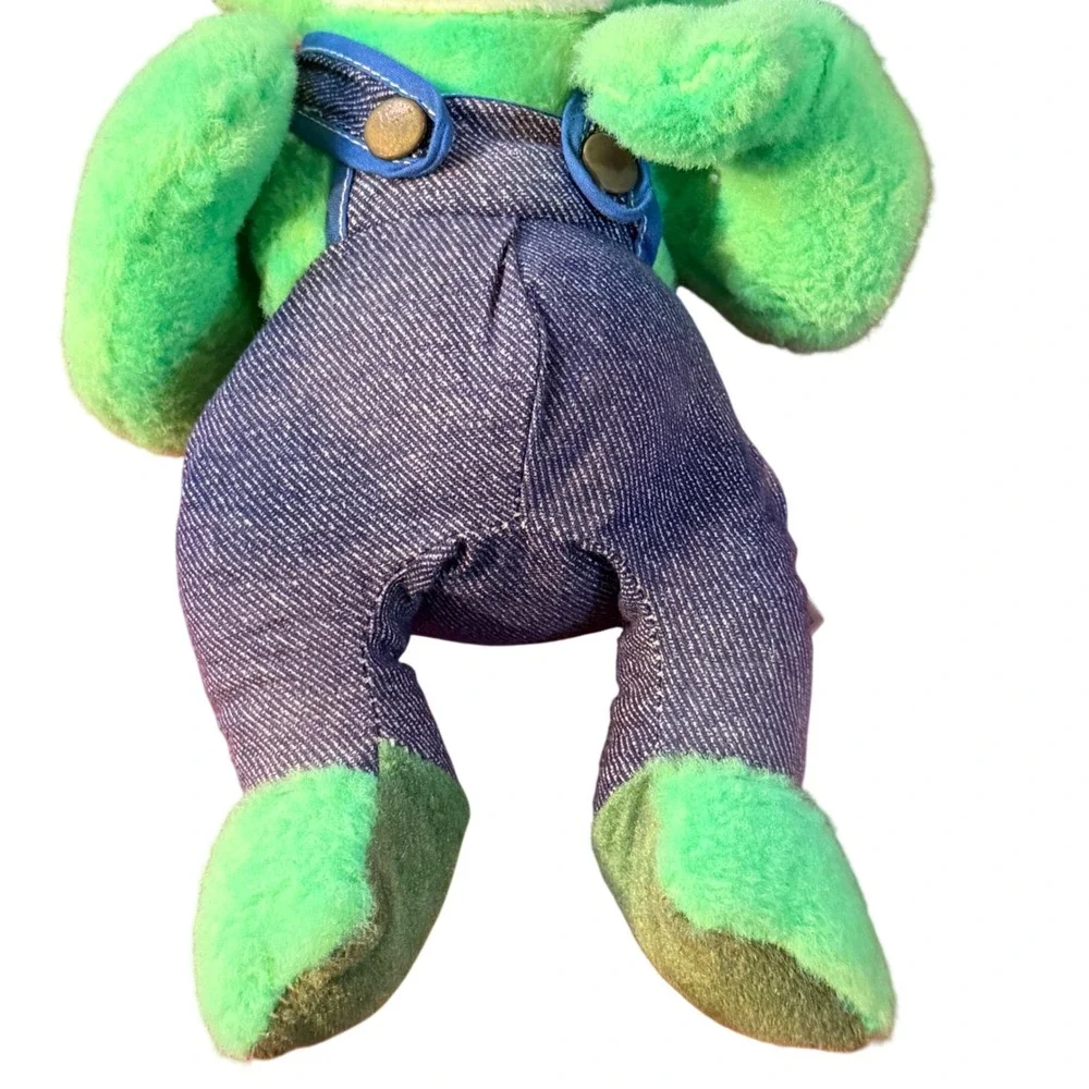 Knickerbocker plush frog