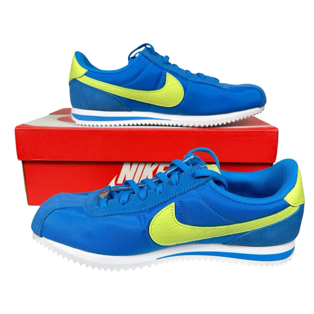 Nike cushioned cortez design