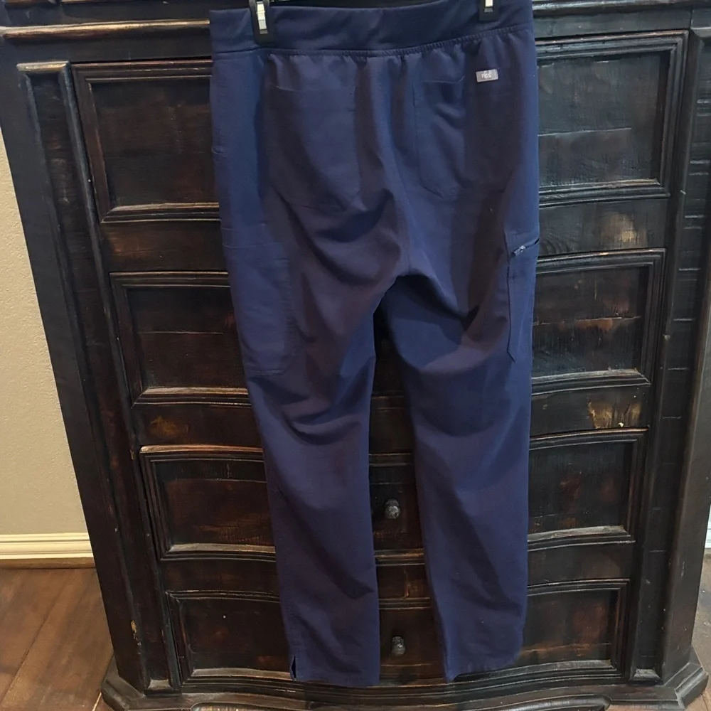 Figs Men's Deep Blue Jogger Pants size M/T