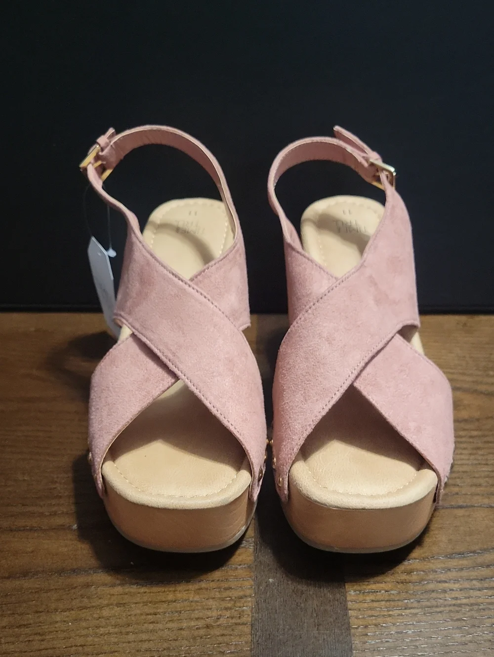 Women’s Pink Suede Crisscross Platform Sandals.  T17