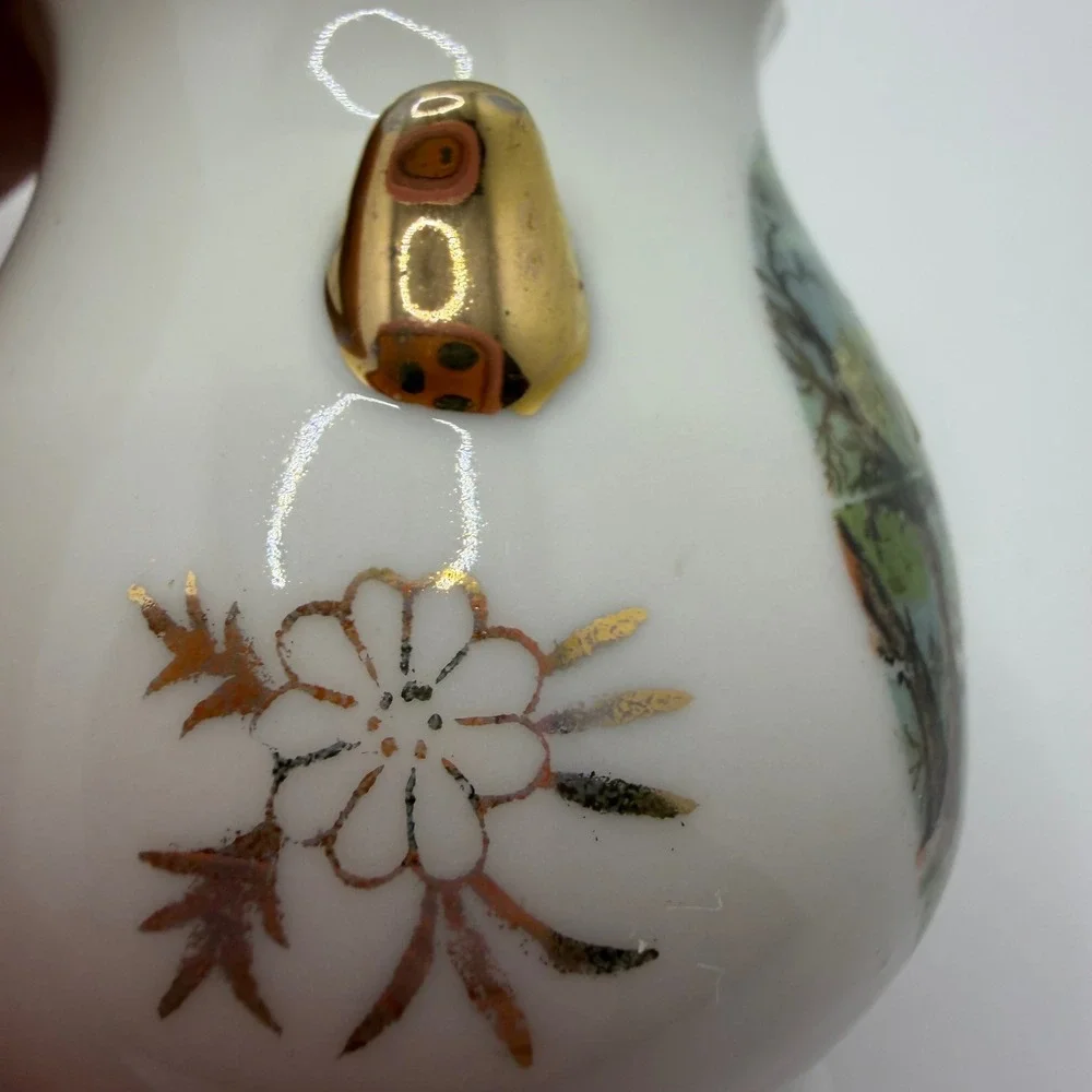 Enesco shows handles trim