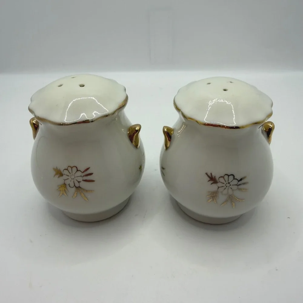 Enesco salt table shaker