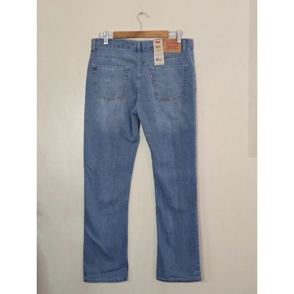Levis light button hip