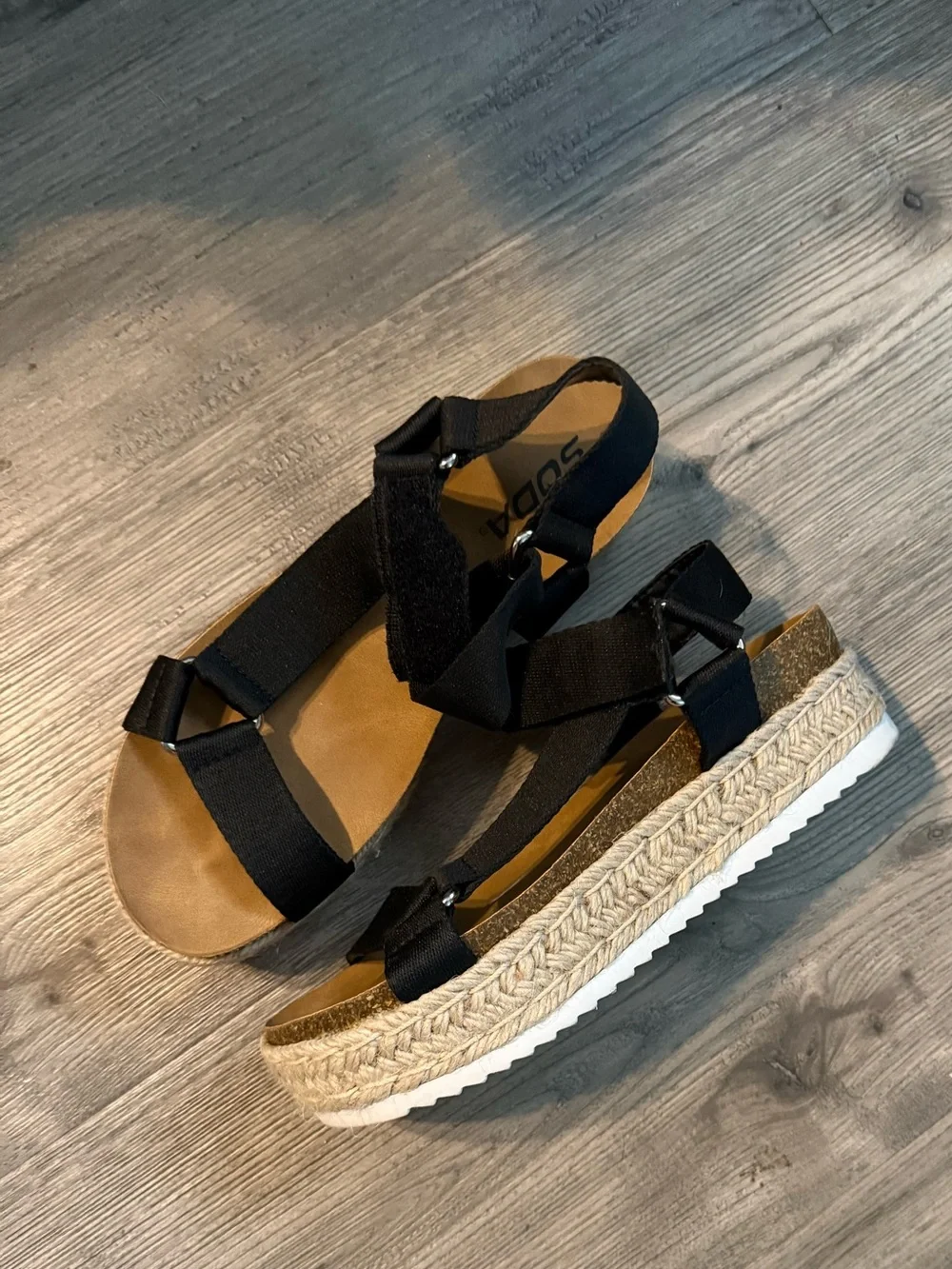Soda platform sandals