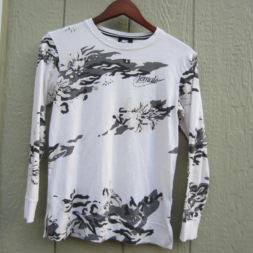 Nike Women's Top 