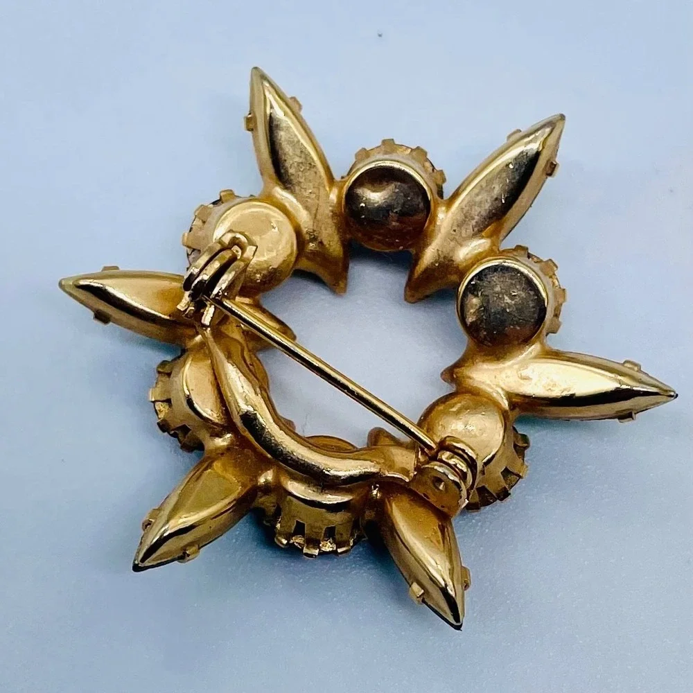 The Unbranded Brand vintage brooch