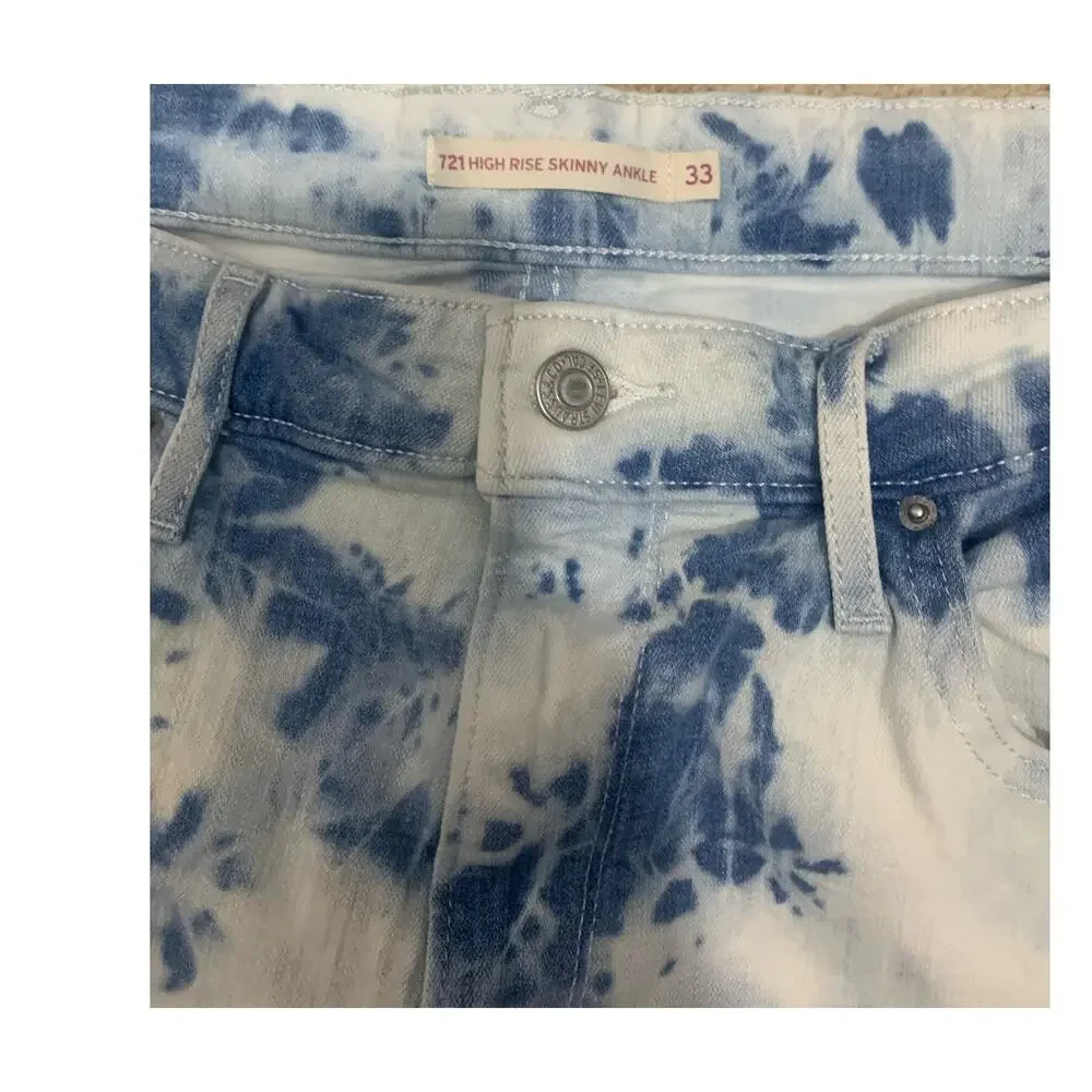 Levis levi tie